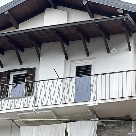 Apartment Overlooking Maggiore