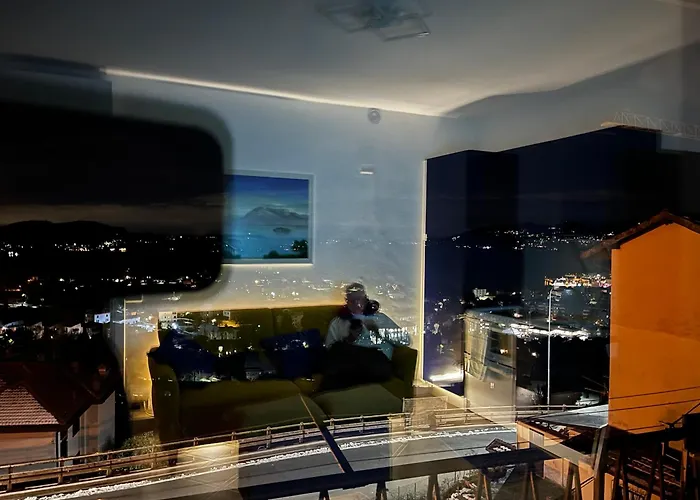 Overlooking Maggiore Apartament *